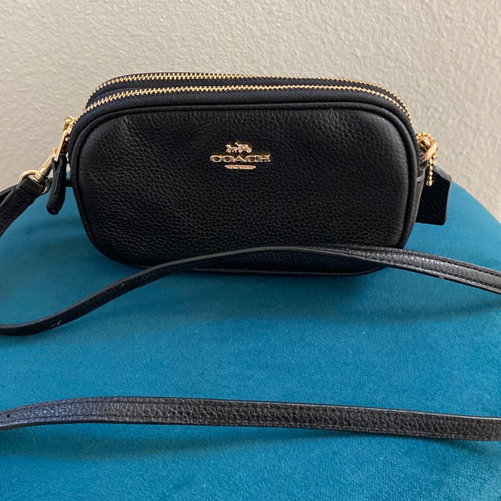 Coach small crossbody purse/wallet.